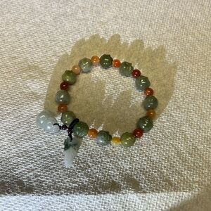 Beautiful stretchy bracelet, jade lotus beads, prefers to see the picture 💕💕💕